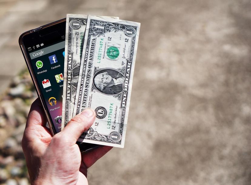 How To Make Money With Your Smartphone While Sitting At Your Desk